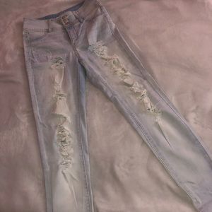 Mid- rise riped jeans